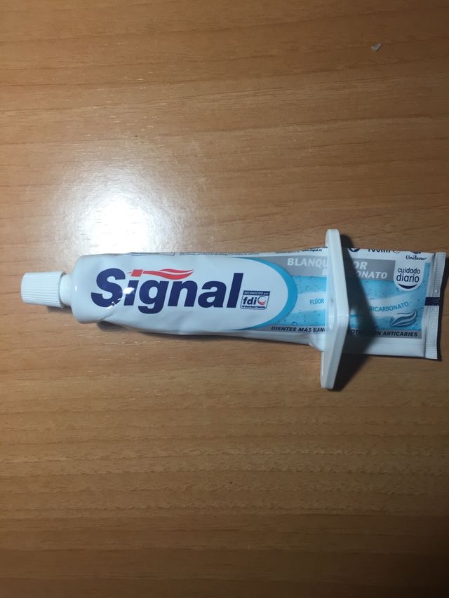 Pieza para exprimir la pasta de dientes