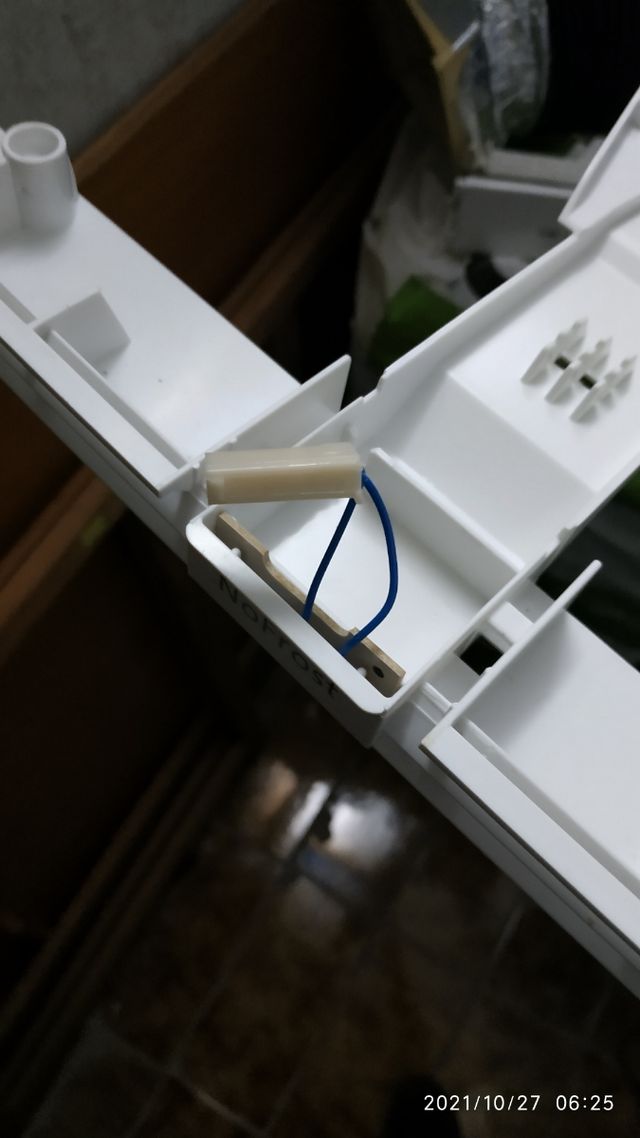 Sensor de apertura de puerta con imán Liebherr .