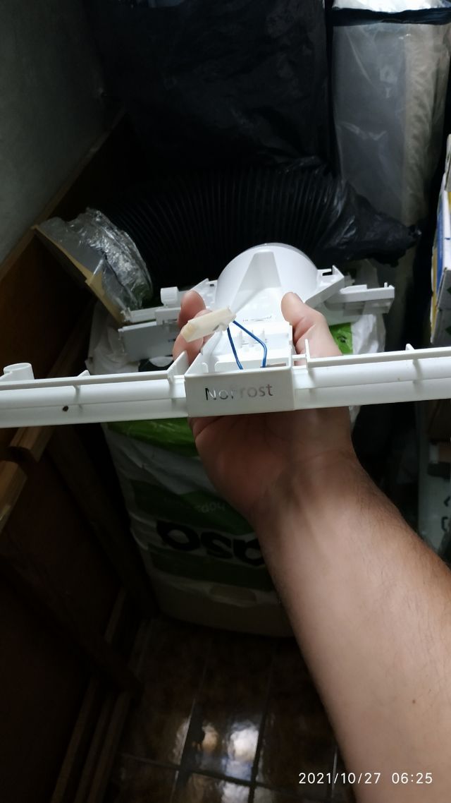 Sensor de apertura de puerta con imán Liebherr .