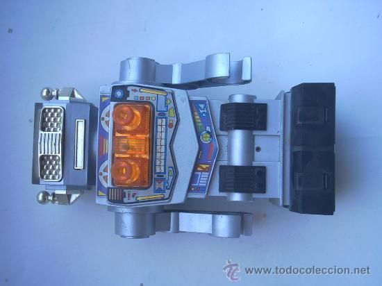 robot plastico a pilas