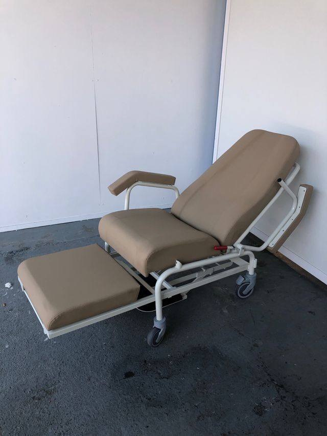 Sillón clínico geriátrico con ruedas KINETIC