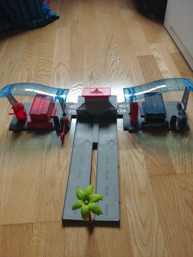 Cars Pista lanza coche