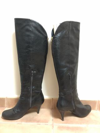 Botas Lodi mujer de segunda mano por 49 EUR en Almenara en WALLAPOP