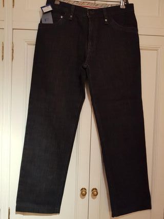 Pantalones vaqueros hombre. Talla 40 - 42 de segunda mano por 12 EUR en  Alcobendas en WALLAPOP