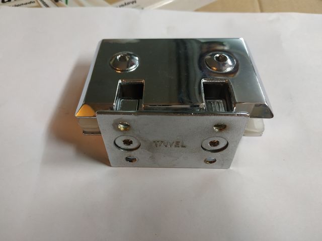 bisagras en acero inoxidable.