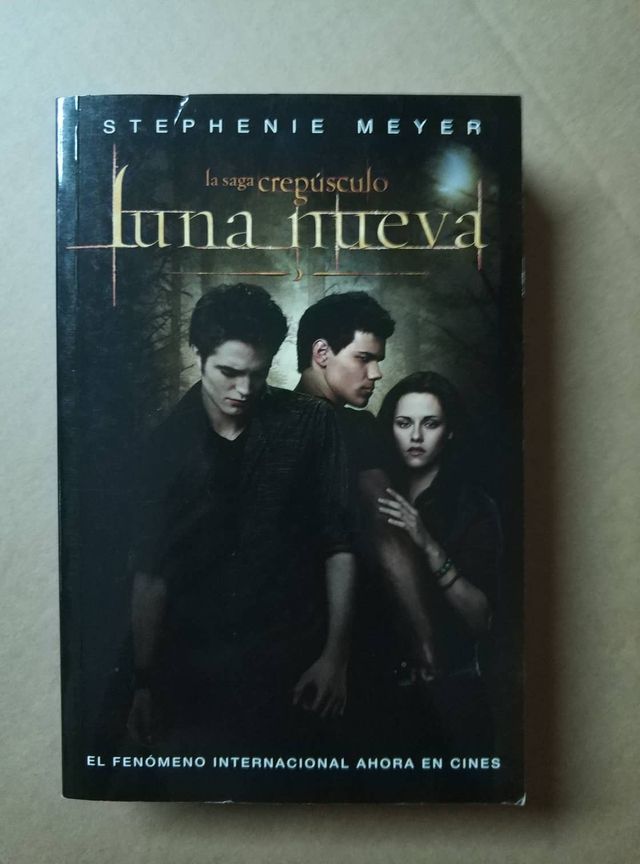 "Luna nueva - Crepúsculo" por Stephenie Meyer