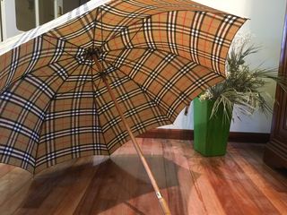 paraguas burberry segunda mano