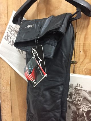 PANTALON PIEL ALPINESTARS STELLA ALLOY de segunda mano por 99 EUR en Vigo  en WALLAPOP