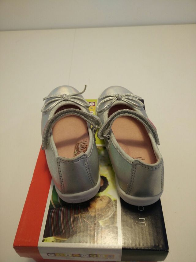 Pablosky merceditas cuero plateado 25, nuevas.