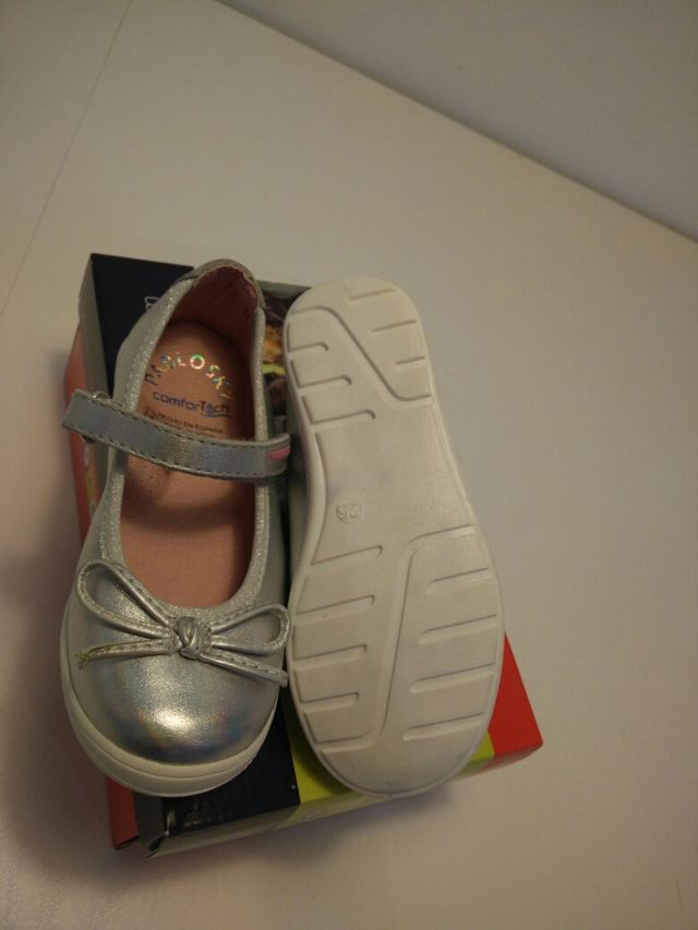Pablosky merceditas cuero plateado 25, nuevas.