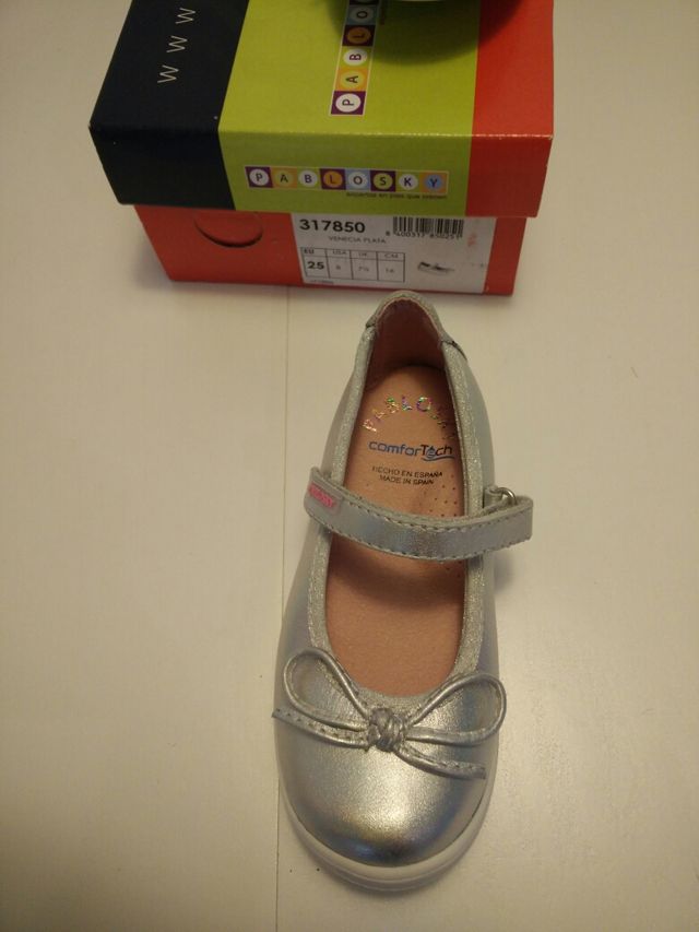 Pablosky merceditas cuero plateado 25, nuevas.