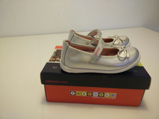 Pablosky merceditas cuero plateado 25, nuevas.