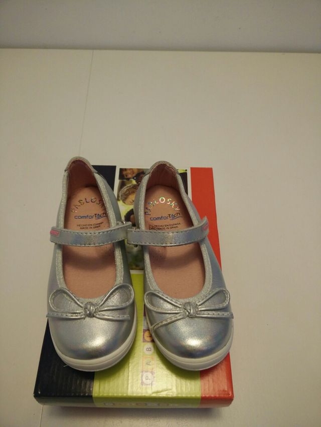 Pablosky merceditas cuero plateado 25, nuevas.
