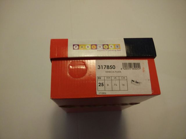 Pablosky merceditas cuero plateado 25, nuevas.