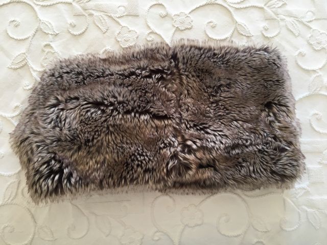 Cuello de pelo sintético