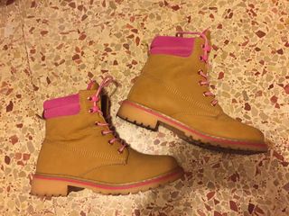 Botas camperas rosas de segunda mano por 26 EUR en Zamora en WALLAPOP