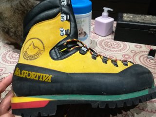 BOTAS Alpinismo hombre LA ESPORTIVA NEPAL EXTREME de segunda mano por 213  EUR en Móstoles en WALLAPOP