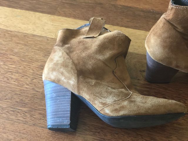 Botas de ante con tacon medio t36 marca aita