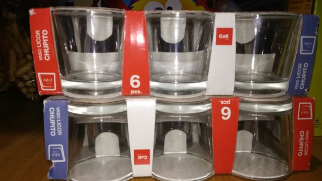 Vasos de chupito, dos paquetes.