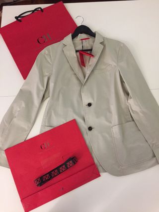 Americana Carolina Herrera NUEVA de segunda mano por 125 EUR en Pamplona en  WALLAPOP