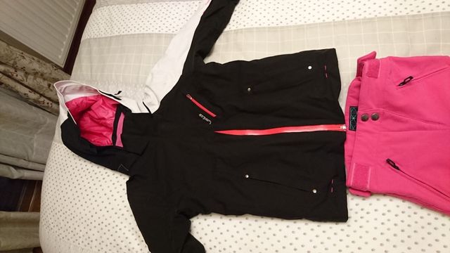 Anorak+ Pantalón de esqui. Talla 6 años