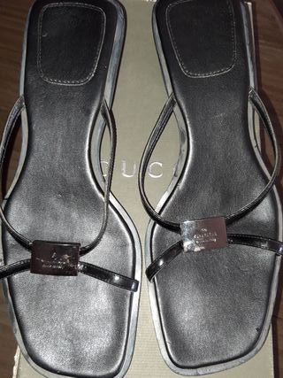 Sandalias tipo Gucci. 40 de segunda mano por 20 EUR en Barcelona en WALLAPOP