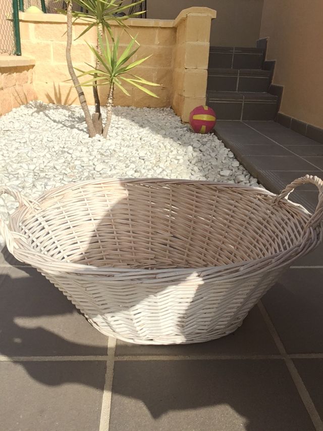 Cesta de mimbre, color blanca