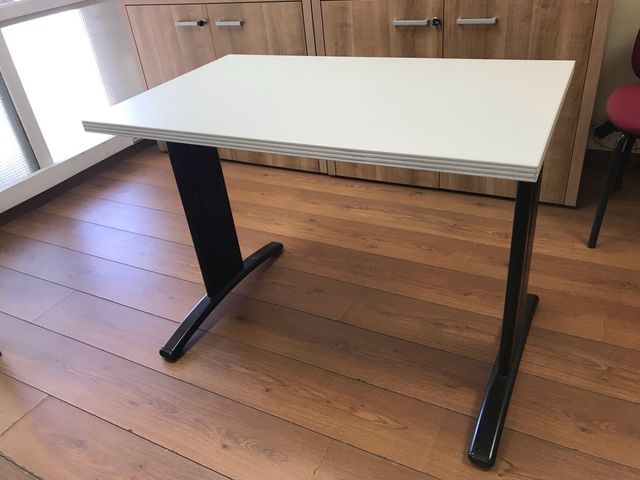 Muebles oficina mesas de segunda mano por 15 € en Barcelona en WALLAPOP Muebles oficina mesas de segunda mano por 15 € en Barcelona en WALLAPOP