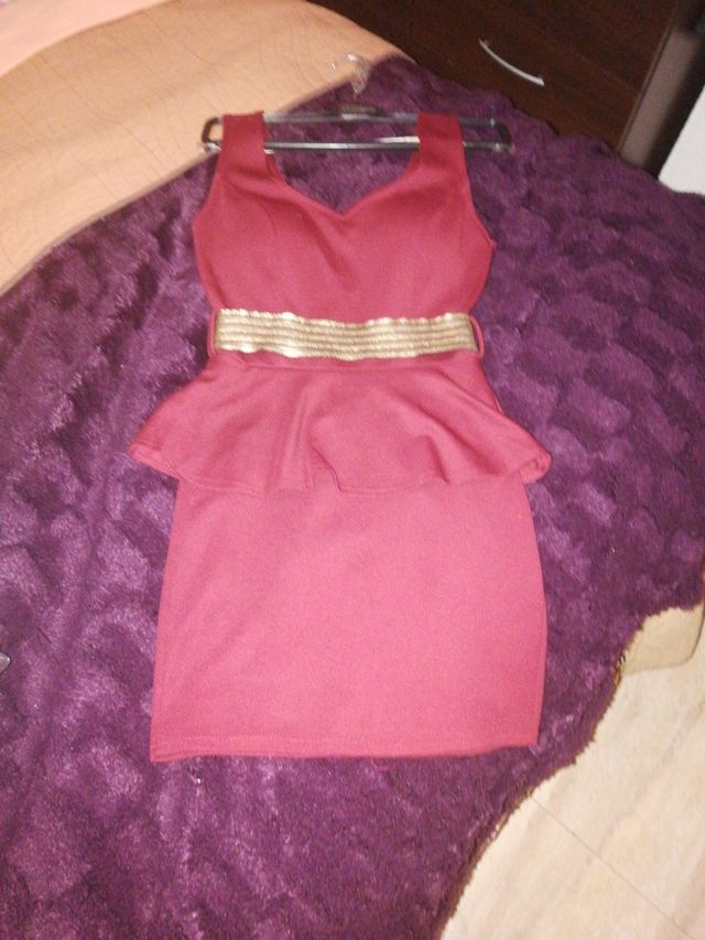 vestido cinturón dorado