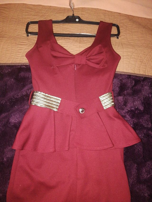 vestido cinturón dorado