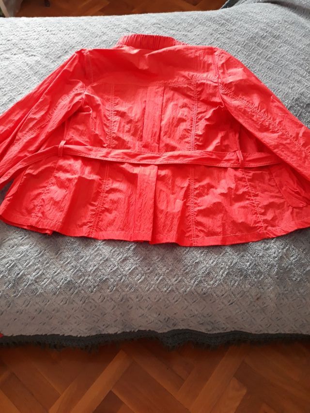 Trench primaveral sin estrenar