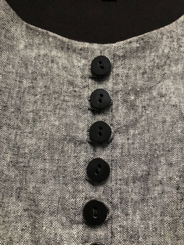 Vestido gris sin mangas. Talla 36