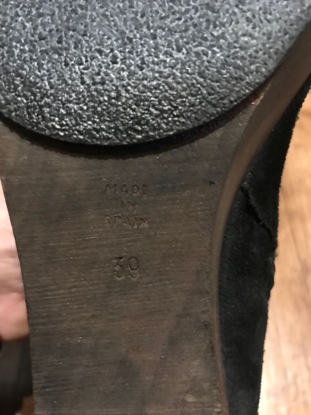 BOTINES NEGROS DE ANTE. número 39