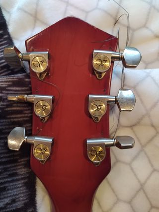 Guitarra eléctrica Arirang de segunda mano por 165 EUR en San  Bizenti-Barakaldo en WALLAPOP