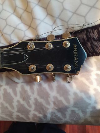 Guitarra eléctrica Arirang de segunda mano por 165 EUR en San  Bizenti-Barakaldo en WALLAPOP