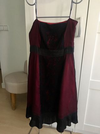 Vestido rojo Zara con estampado negro talla XXL. - Vinted