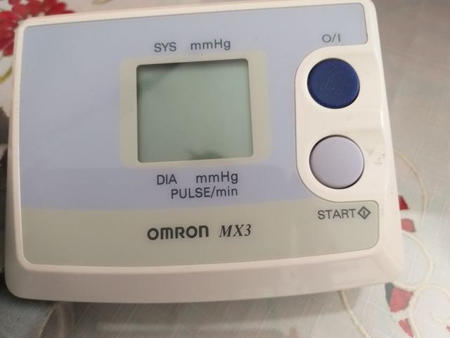 Tensiometro omron mx3 de segunda mano por 15 € en Málaga en WALLAPOP