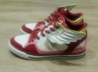Chica Segunda Converse Con Zapatillas Para Mano Deportivas Alas De knwOP0