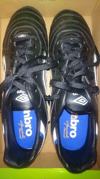 Zapatillas Umbro Fútbol talla 45 de segunda mano por 15 EUR en Toledo en  WALLAPOP