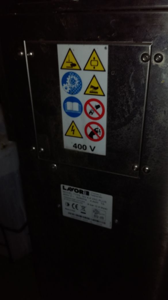 Máquina de vapor a presión trifásica