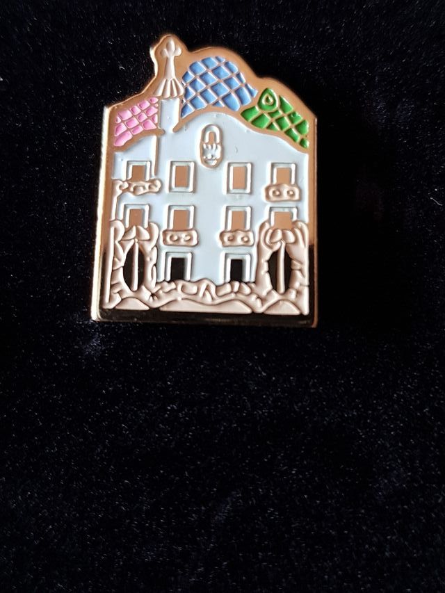 PIN'S DE BARCELONA MODERNISTA EN ESTUCHE