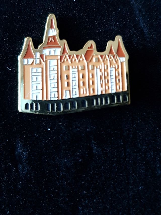 PIN'S DE BARCELONA MODERNISTA EN ESTUCHE