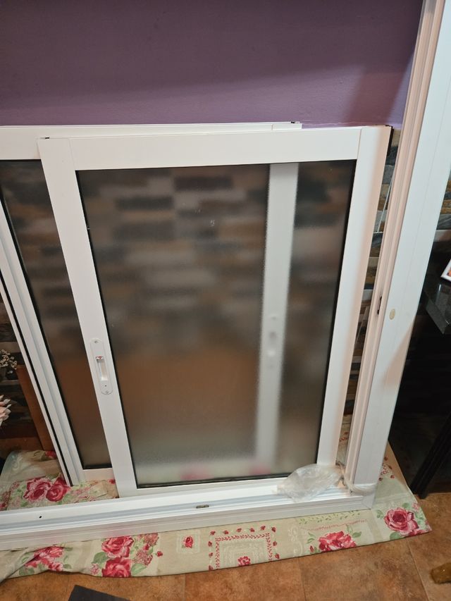 ventana de exterior  nueva  y de buena calidad