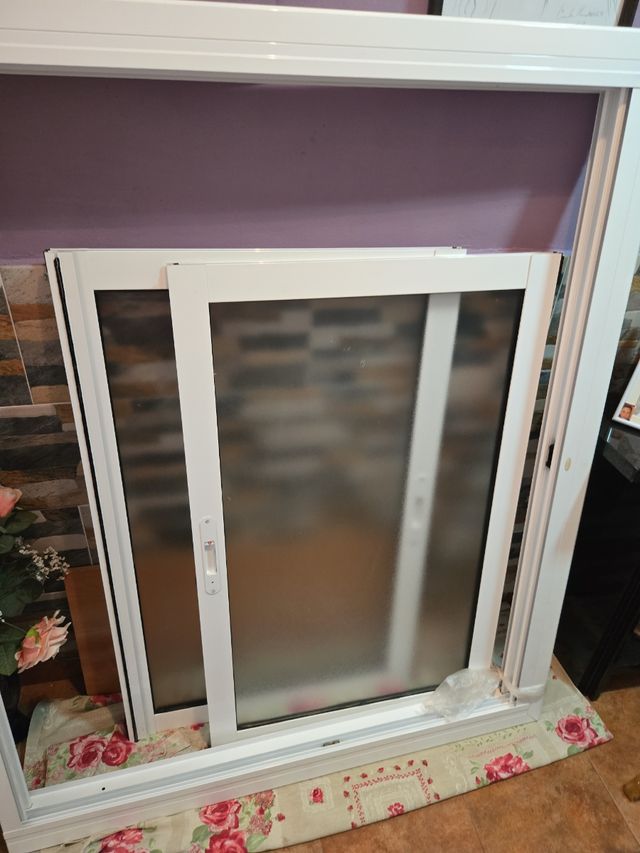 ventana de exterior  nueva  y de buena calidad