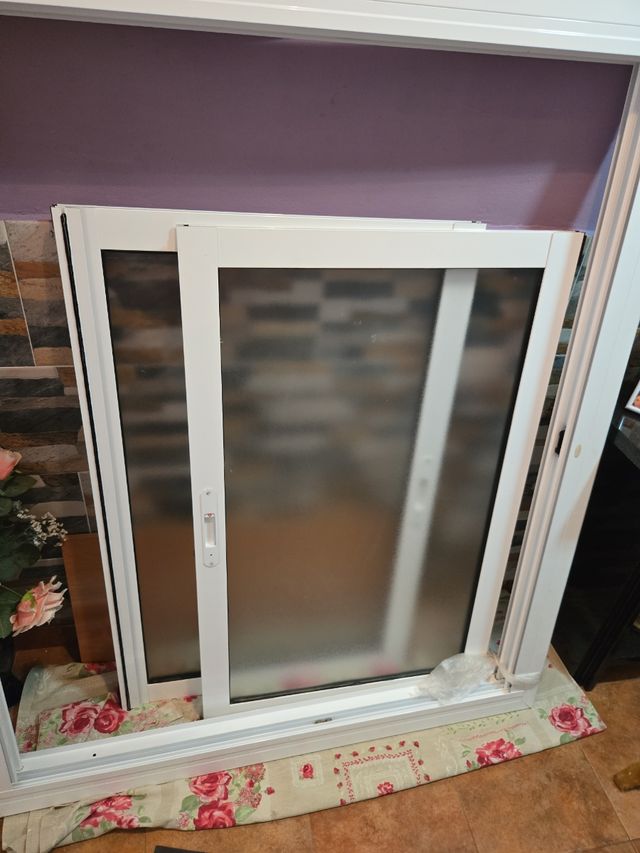 ventana de exterior  nueva  y de buena calidad