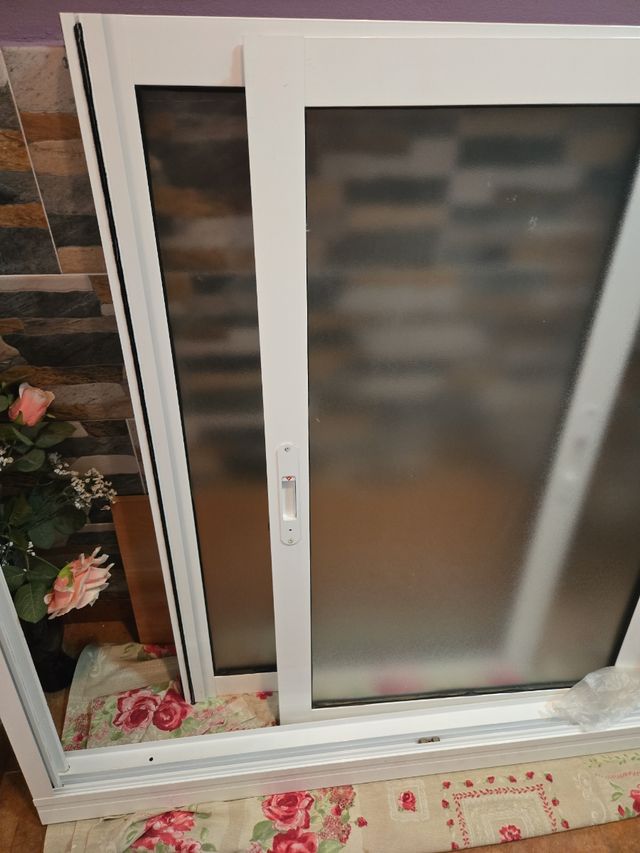 ventana de exterior  nueva  y de buena calidad