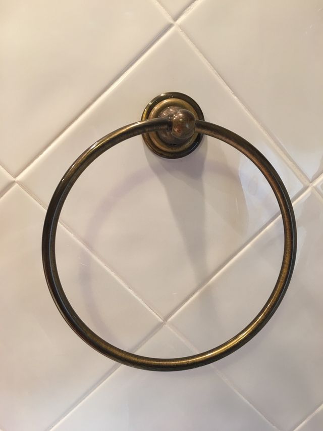 Toallero aro PORCELANOSA