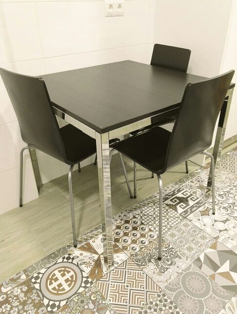Mesa cocina modelo Torsby Ikea + 3 sillas de segunda mano por 30 ... Mesa cocina modelo Torsby Ikea + 3 sillas de segunda mano por 30 ...
