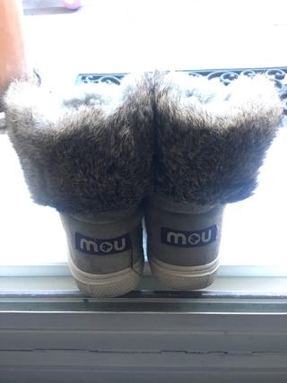 Botas MOU del número 39 de segunda mano por 40 EUR en Madrid en WALLAPOP