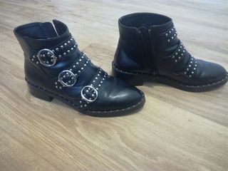 Botas tachuelas pull \u0026amp; bear de segunda mano por 15 EUR en Brea A en  WALLAPOP